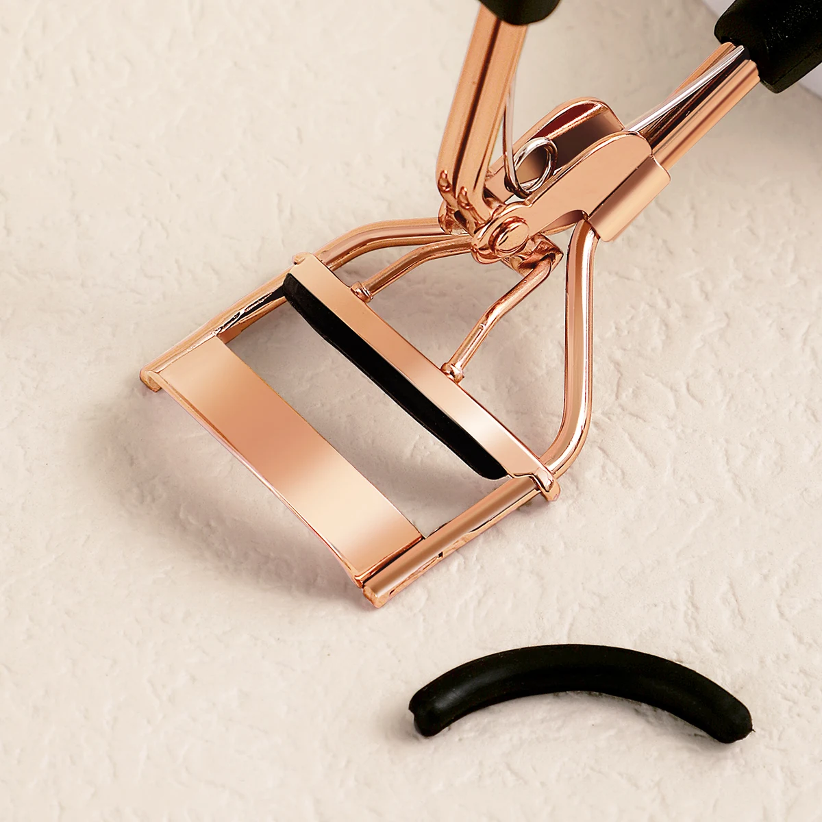 Portable Eyelash Curler with 15 Silicone Pads and Stainless Steel Eyelash Curler, Used for Eyelash Extension and Curling Tools - Image 5